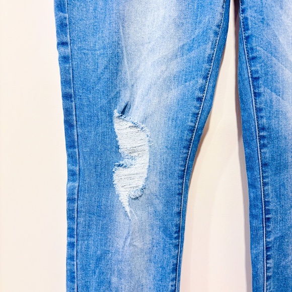 RHODANTHE Light wash distressed boyfriend jeans | Relaxed fit denim | Size 6 * - Picture 11 of 13